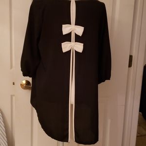 💰Two for $50 - Gorgeous top with back bow details!